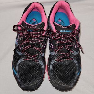 New Balance All Terrain Trail Running Shoe Shoe Women's Size 7
